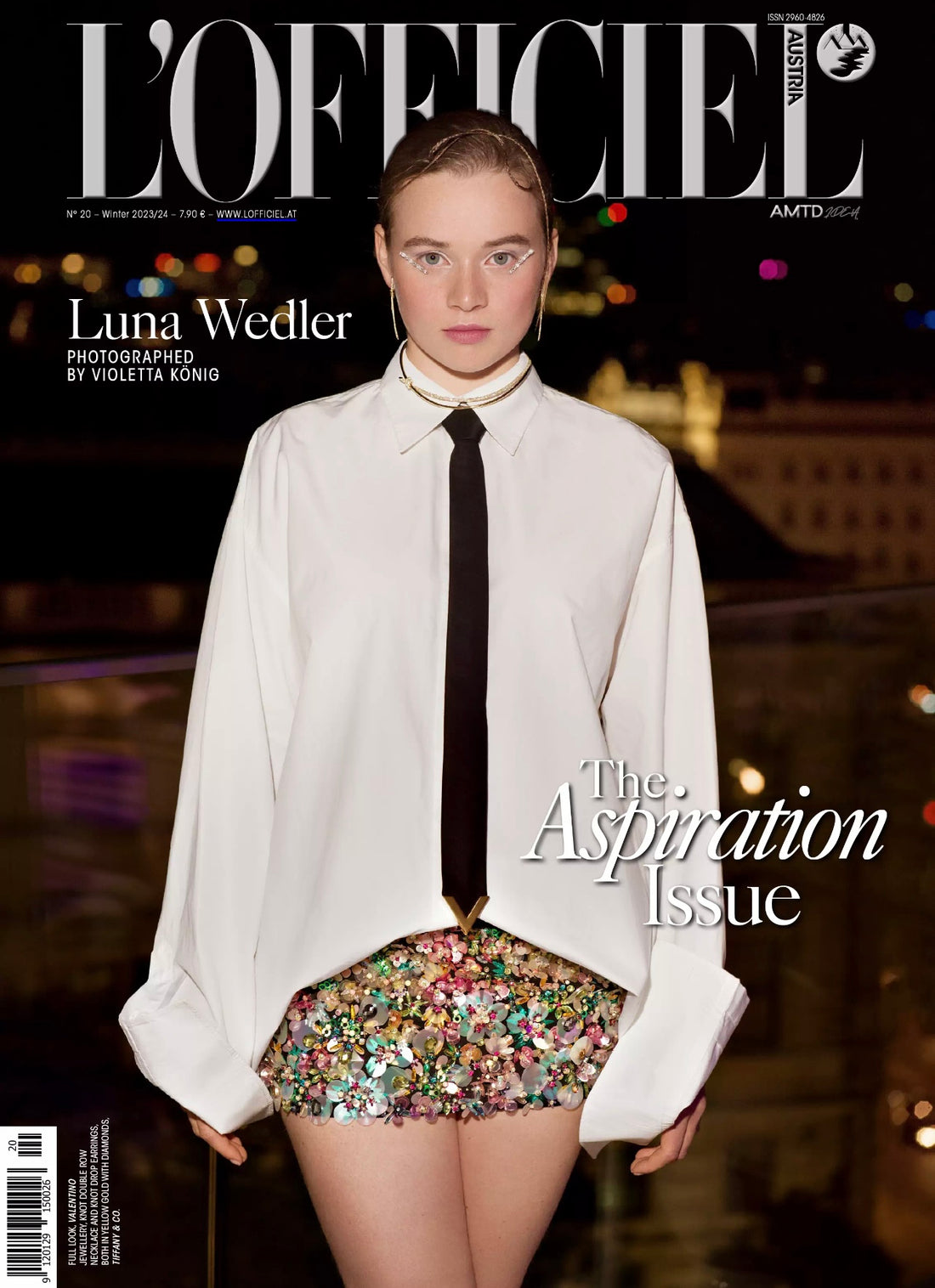 A PORTRAIT OF SIMONE BRUNS IN "L'OFFICIEL"