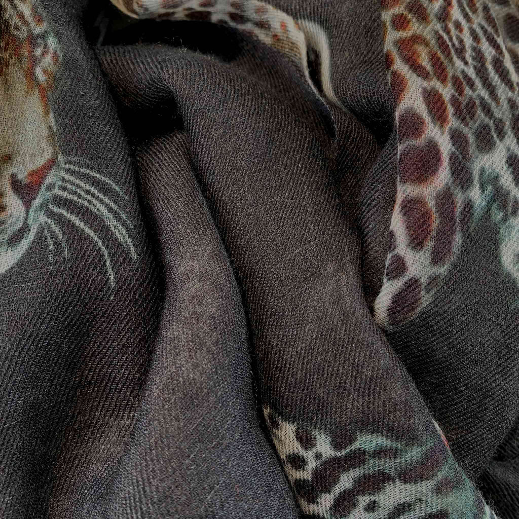 LEOPARD NATURAL CASHMERE SCARF - DARK GREY