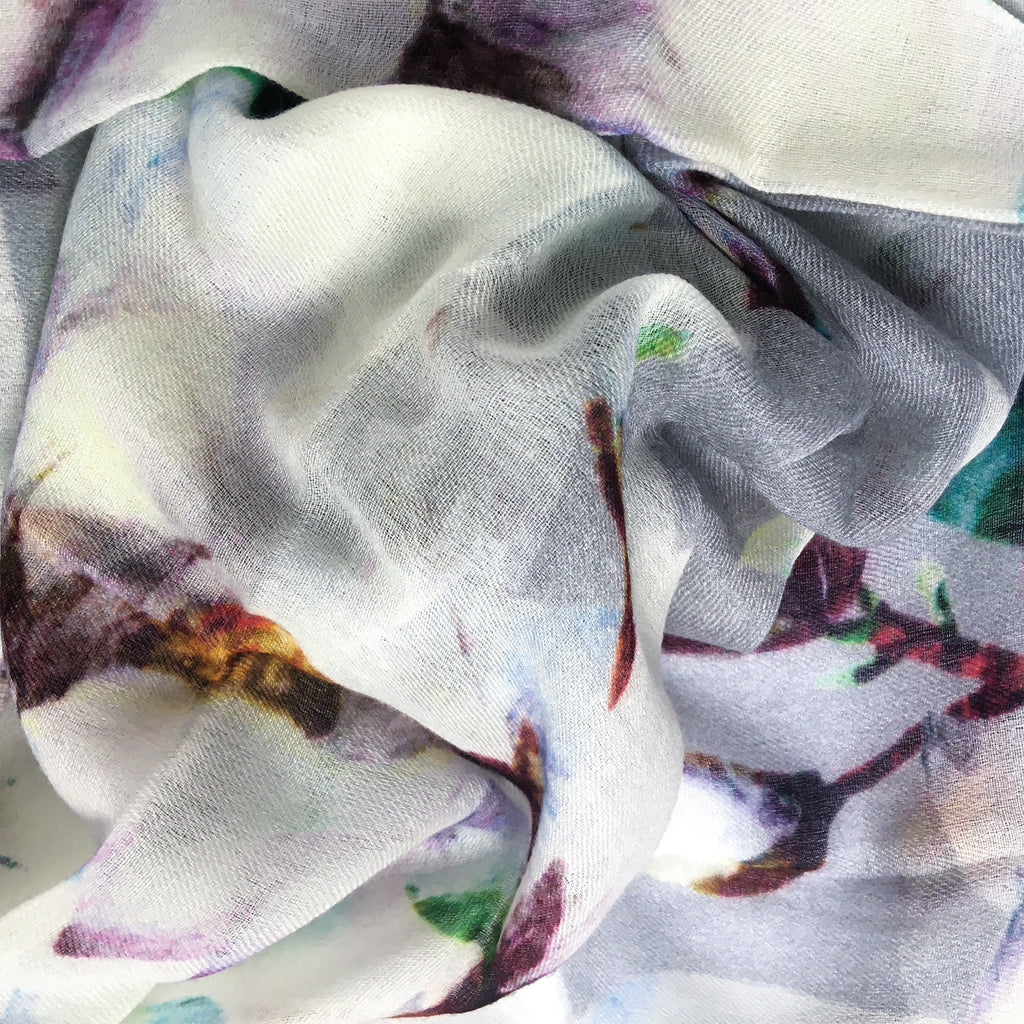 MAGNOLIA CASHMERE SCARF - LIGHT GREY