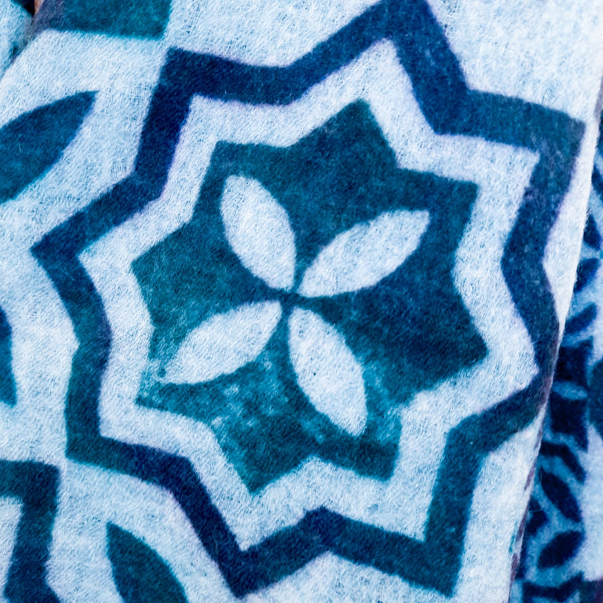 NIZZA FELTED CASHMERE SCARF - BLUE