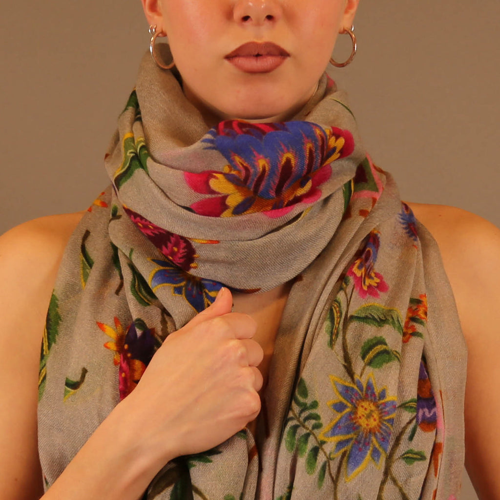 ETHNO FLORAL CASHMERE SCARF