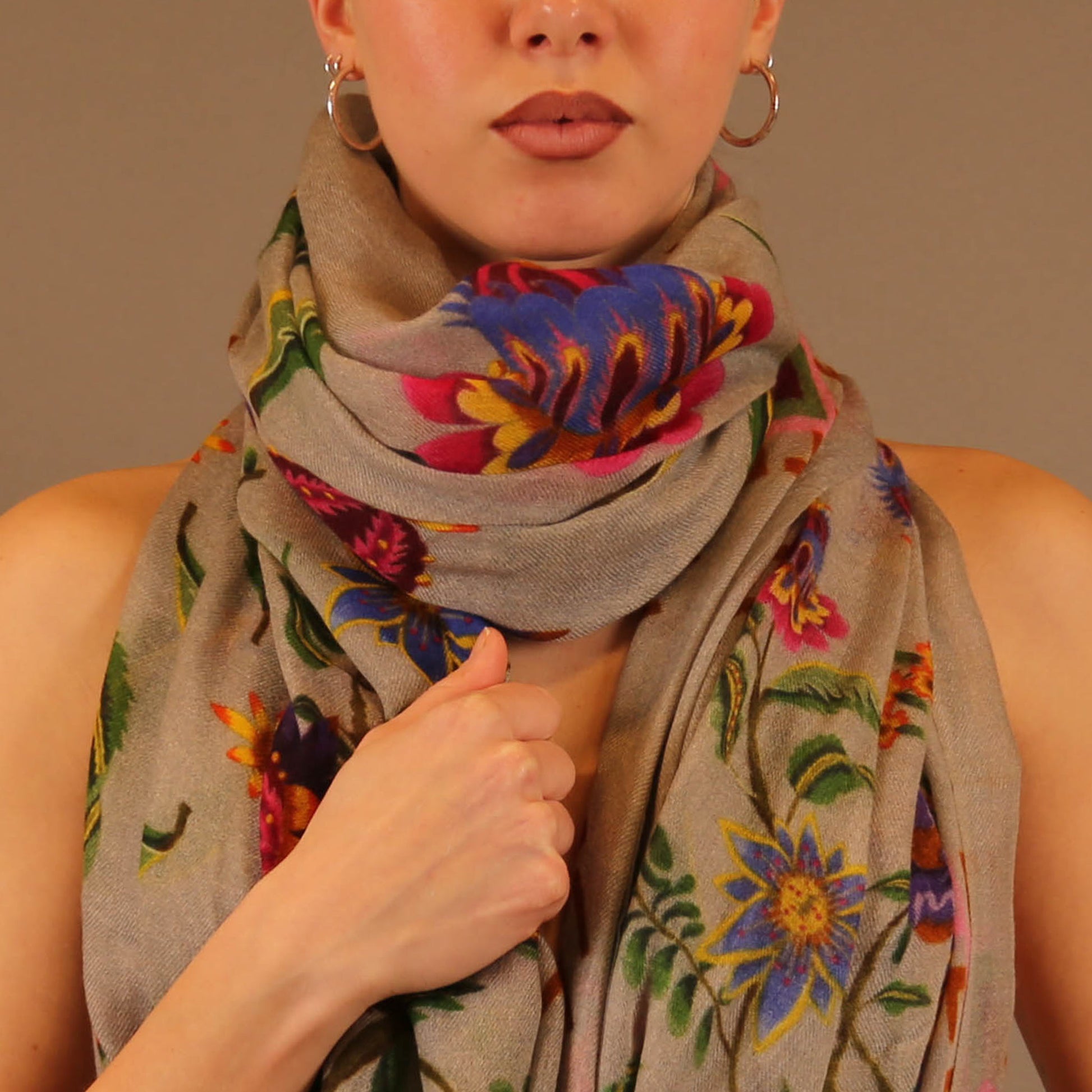 ETHNO FLORAL CASHMERE SCARF
