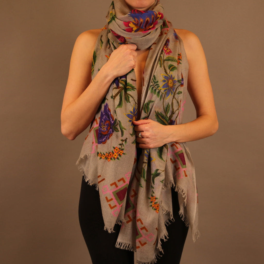 ETHNO FLORAL CASHMERE SCARF