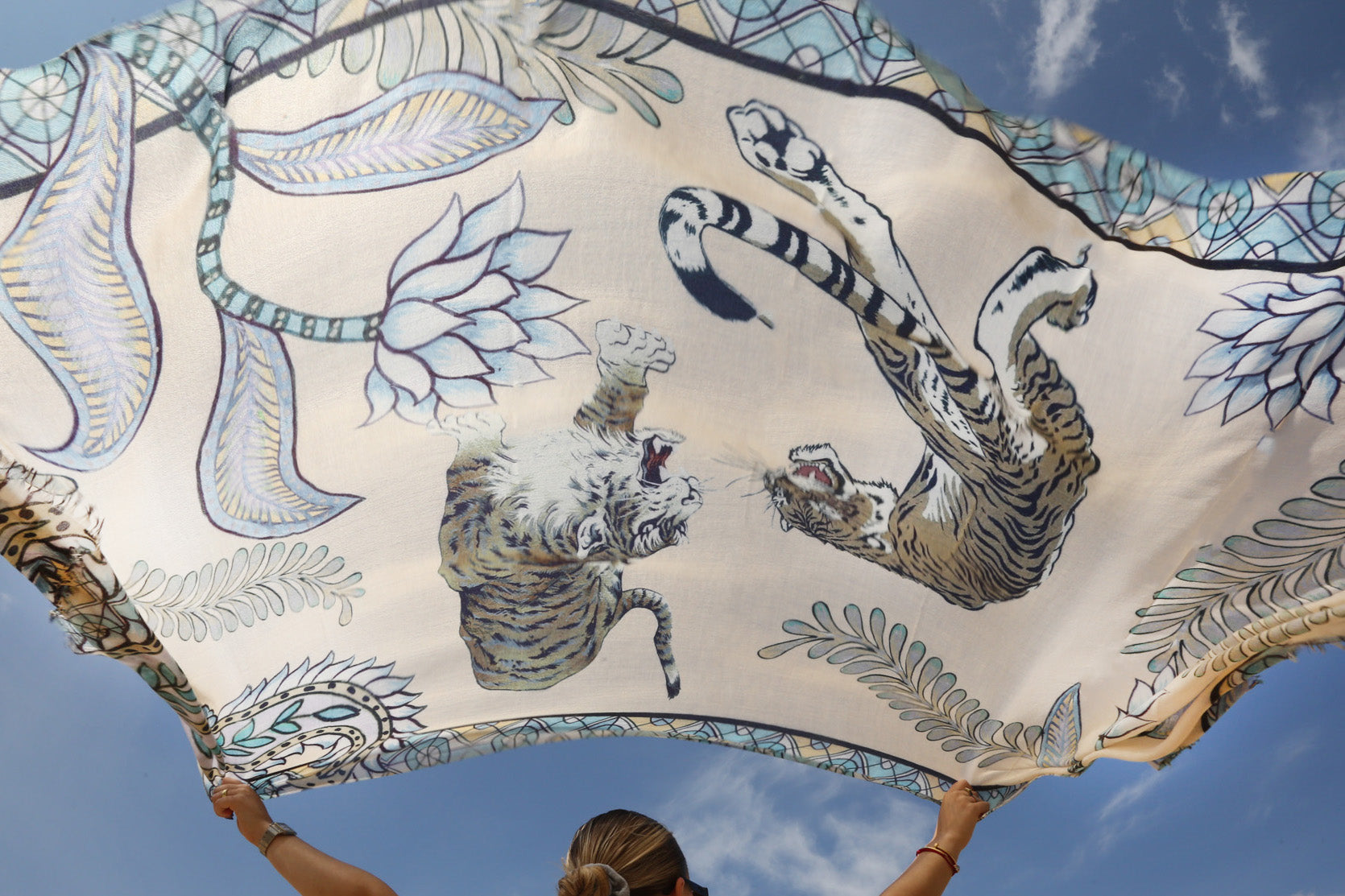 TIGER & JUNGLE CASHMERE SCARF LARGE