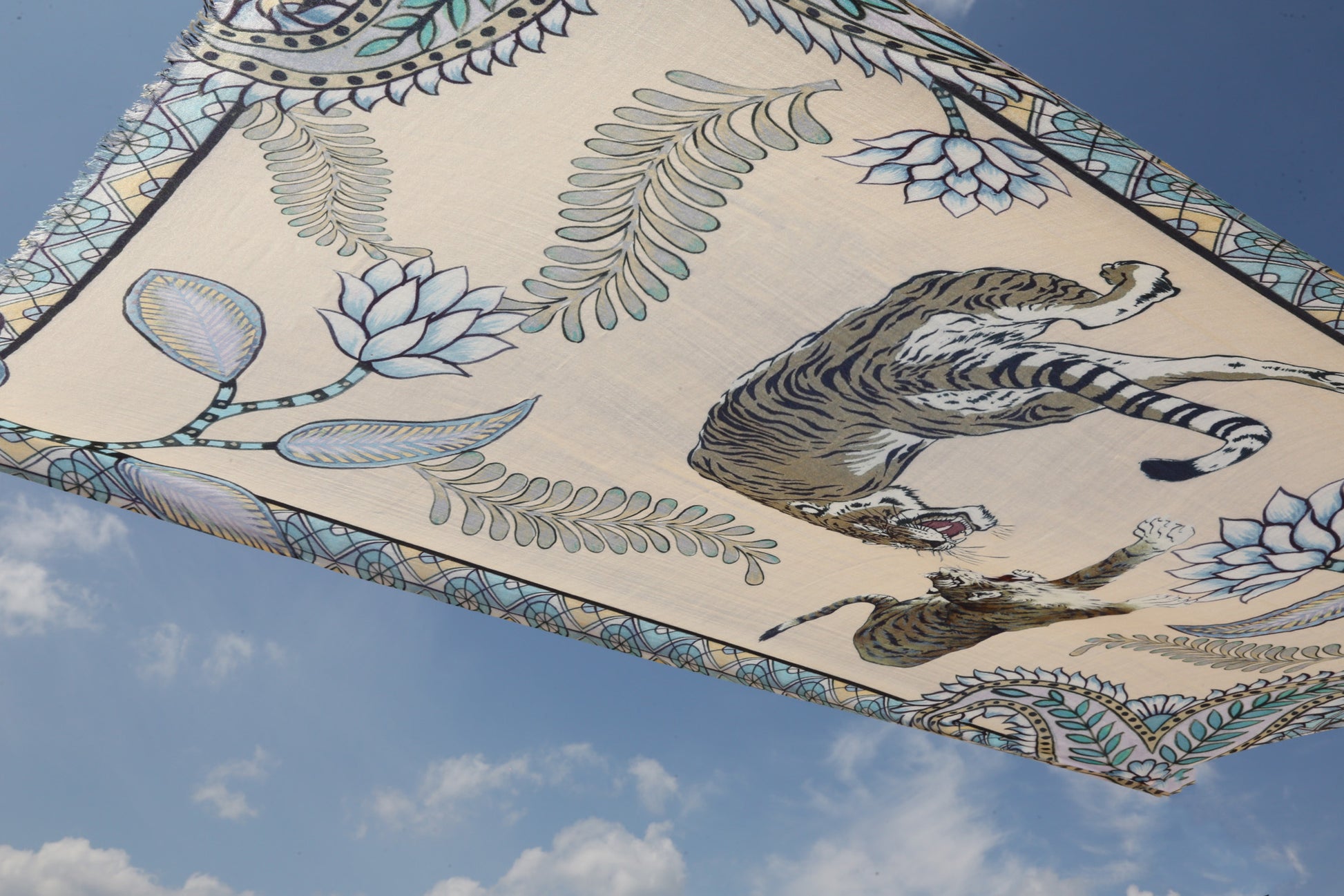 TIGER & JUNGLE CASHMERE SCARF LARGE