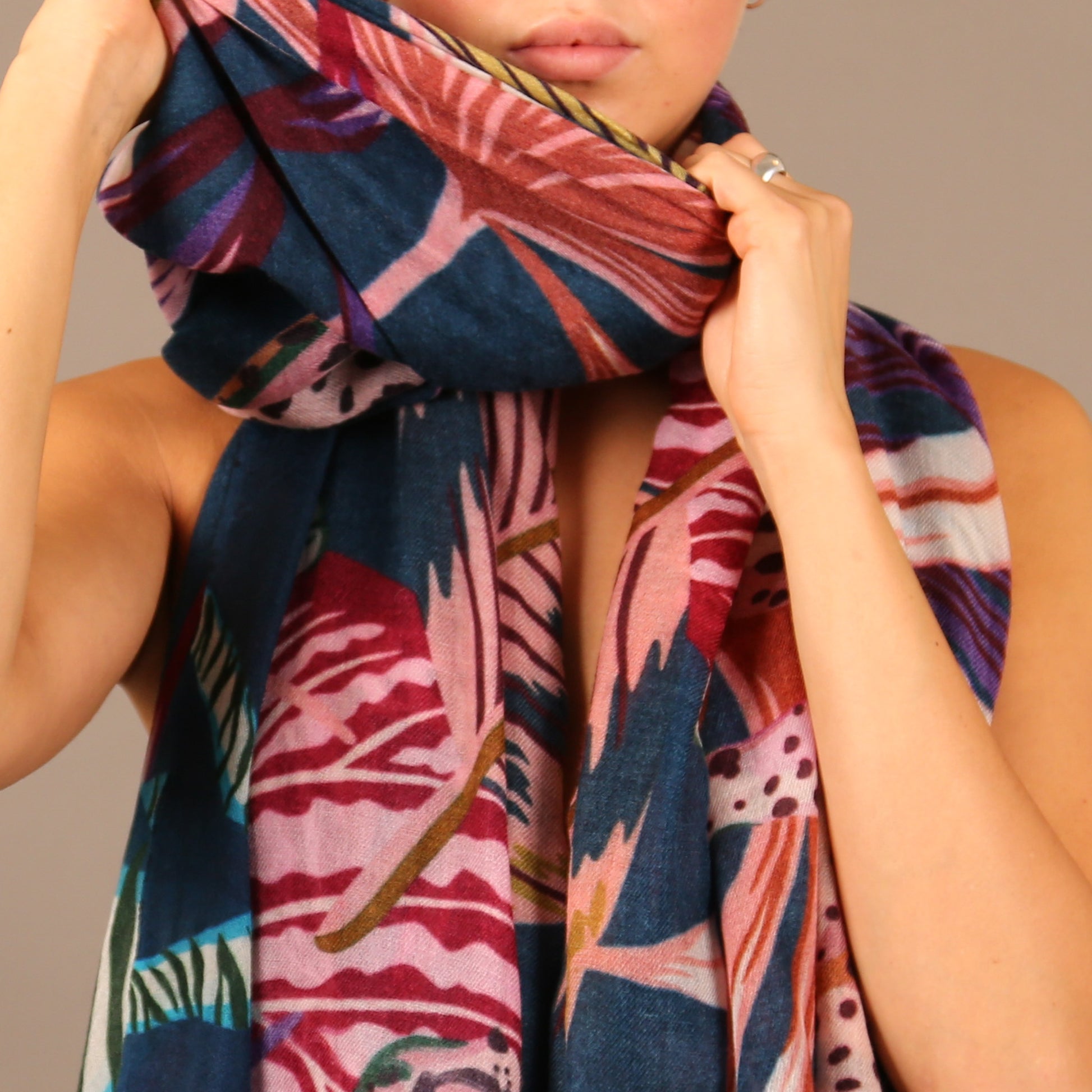 ZEBRA LEO CASHMERE SCARF