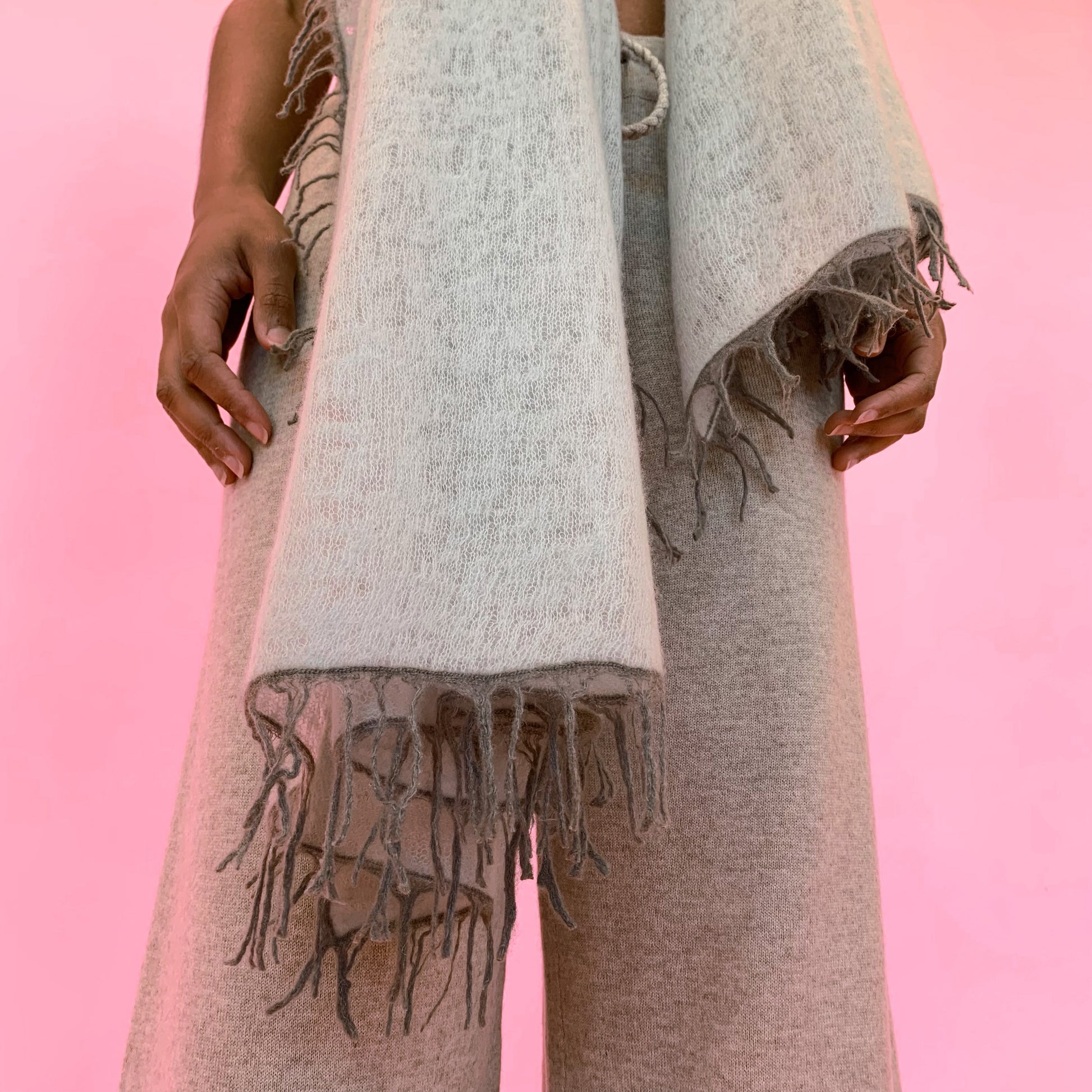 FELTED SCARF WITH FRINGES