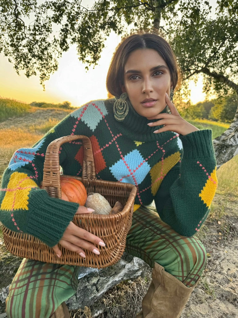 GABRIELLE EXTRA DIAMOND SWEATER - GREEN/LIGHT BLUE