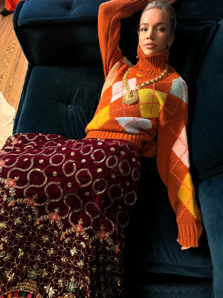 GABRIELLE EXTRA DIAMOND SWEATER - MARMALADA/POWDER