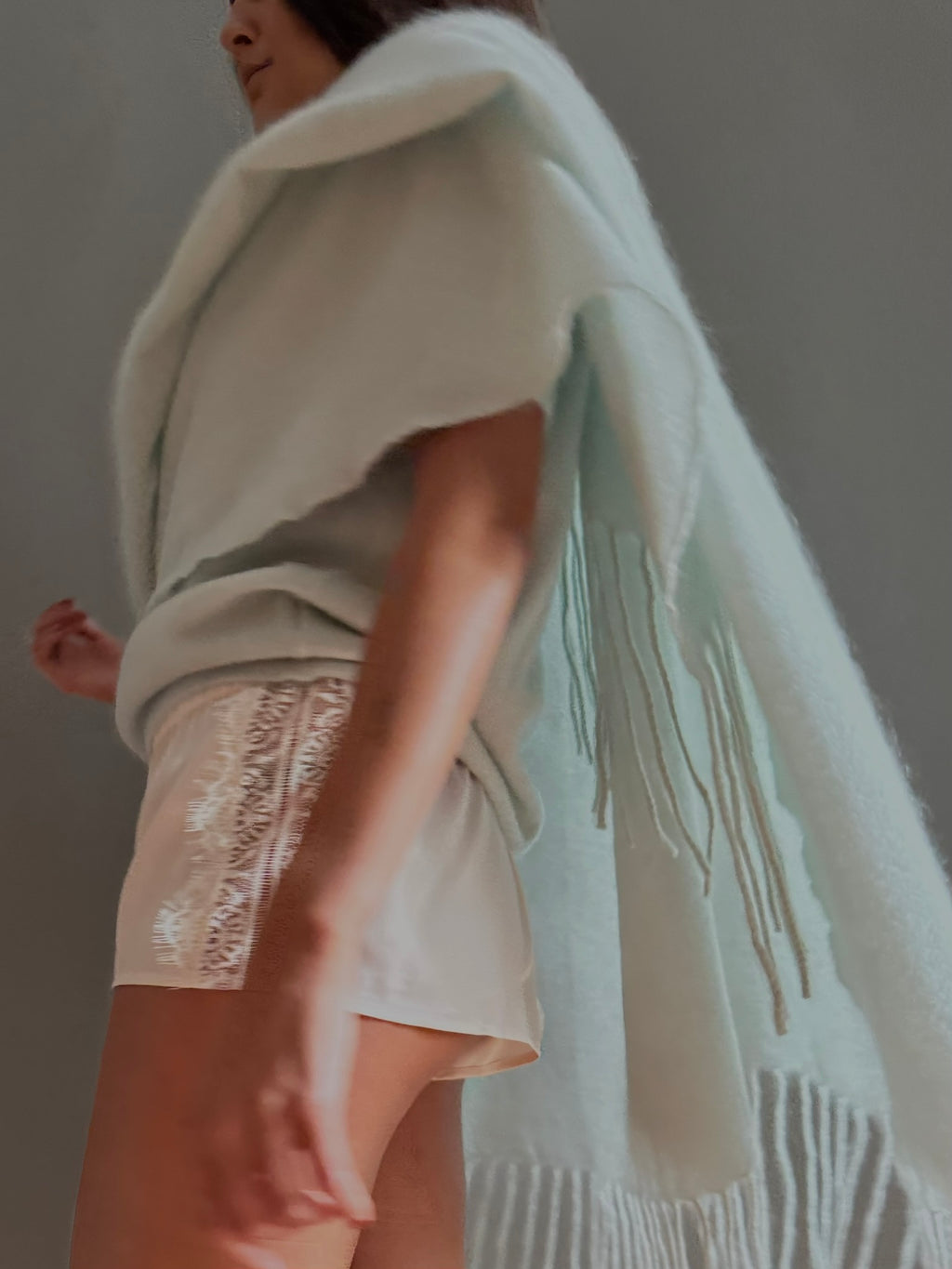 SHARON CAPE WITH FRINGES - SPARY