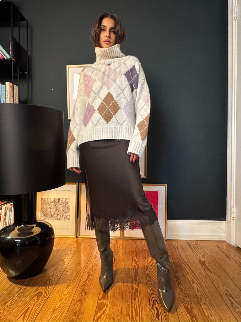 GABRIELLE EXTRA DIAMOND SWEATER - CHALK/POWDER