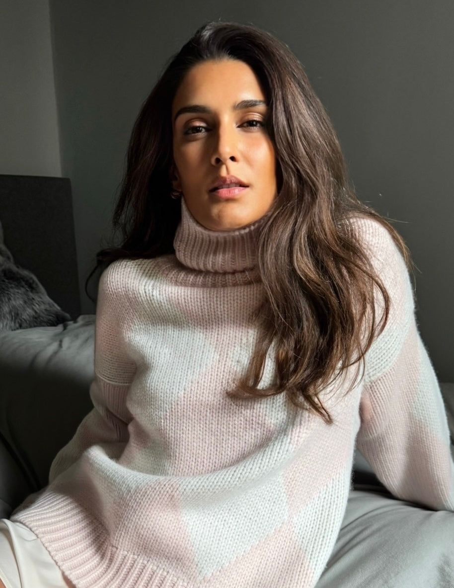 GABRIELLE DIAMOND SWEATER - POWDER/CHALK