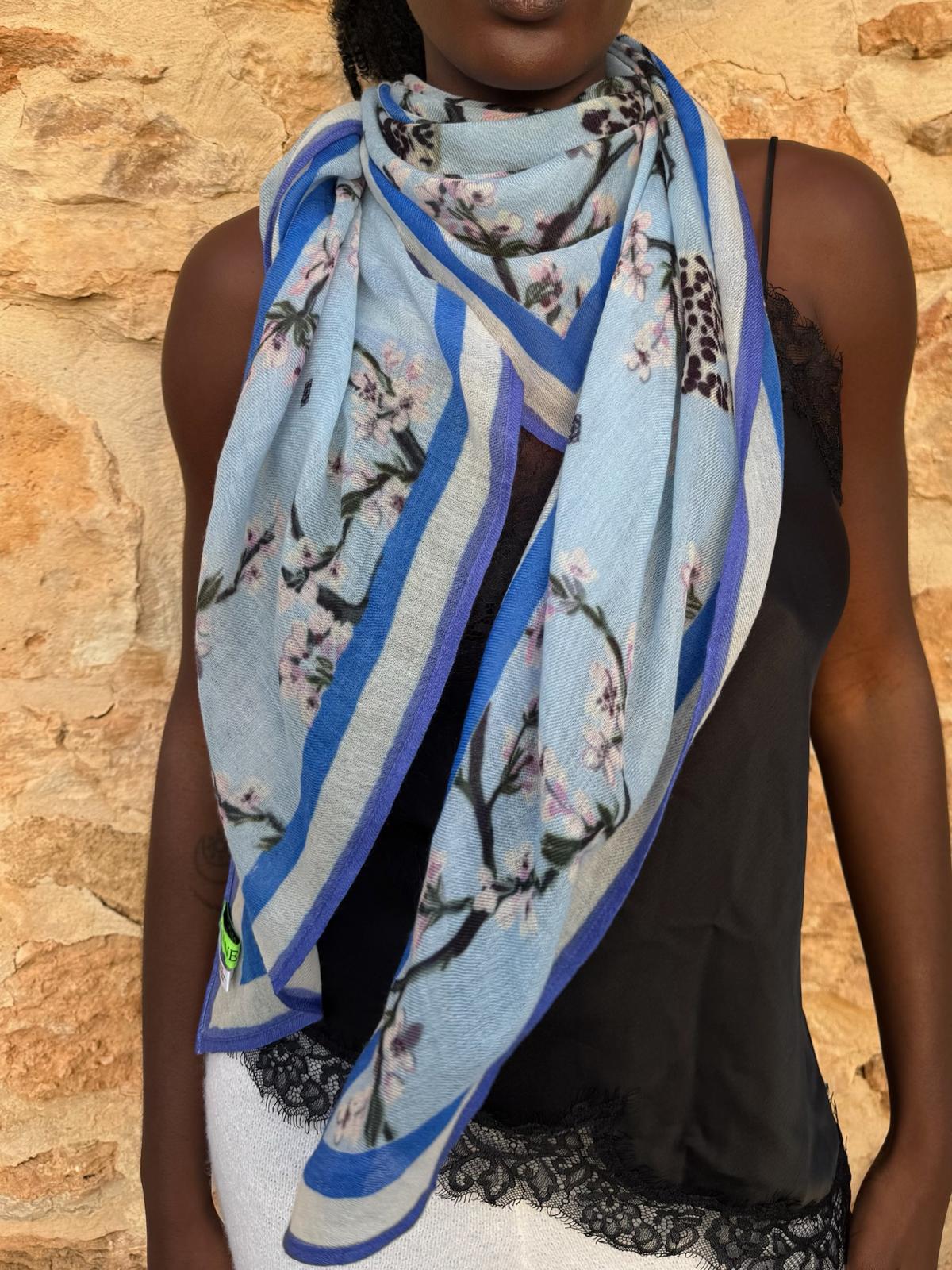 CHILLEO TRIANGLE CASHMERE SCARF - LIGHT BLUE