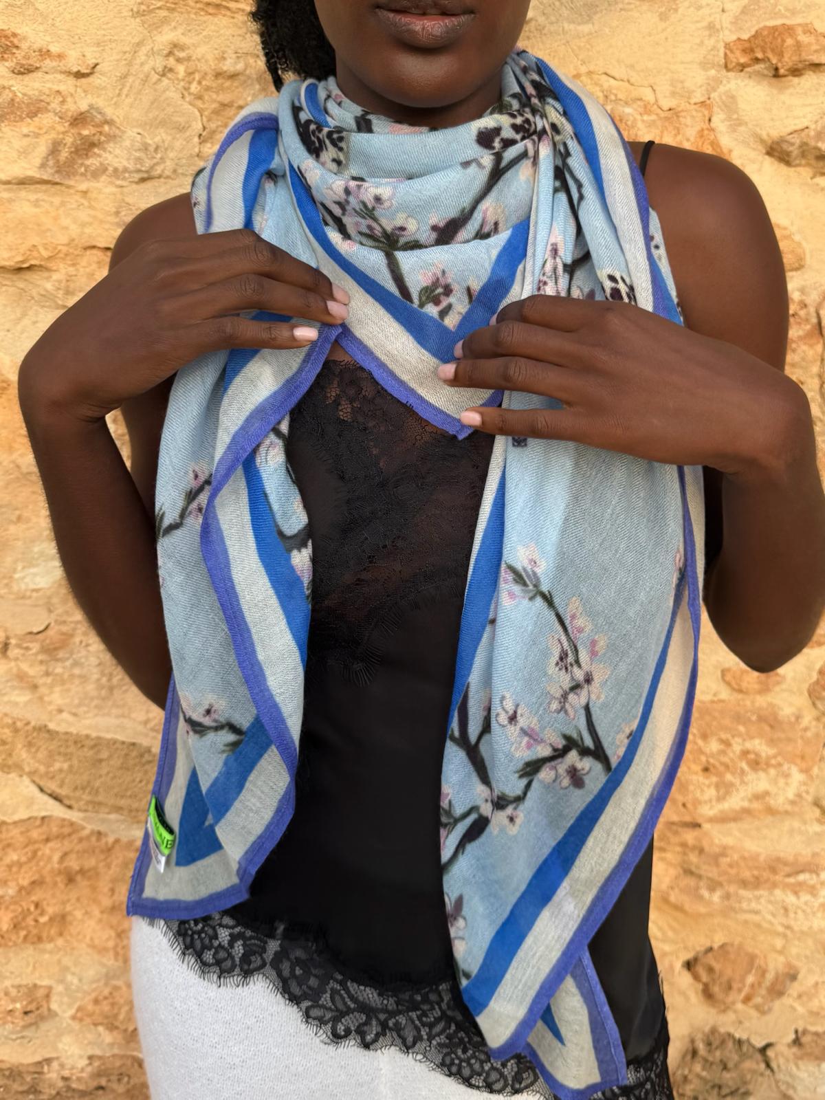 CHILLEO TRIANGLE CASHMERE SCARF - LIGHT BLUE