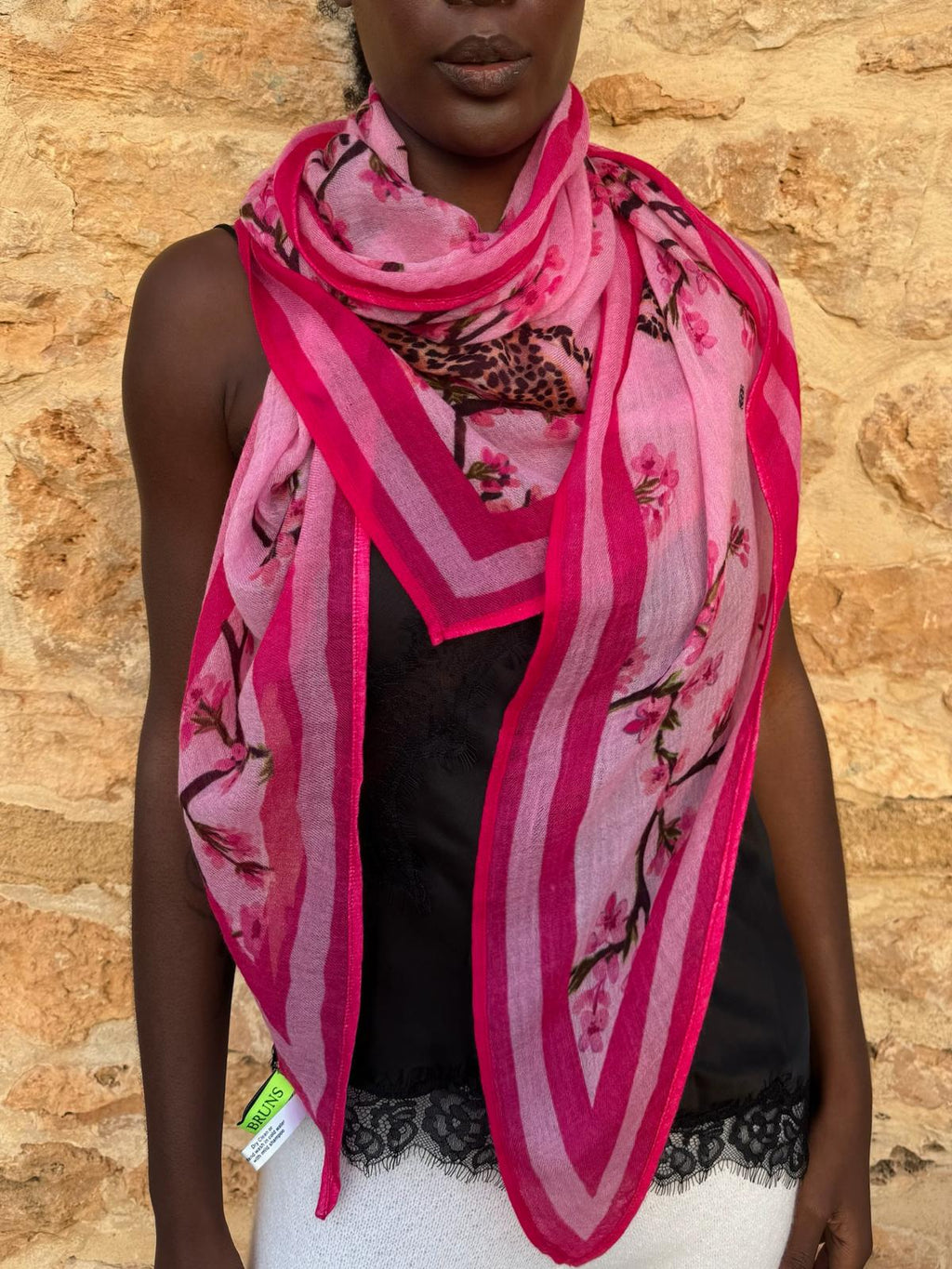 CHILLEO TRIANGLE CASHMERE SCARF - LIGHT ROSE