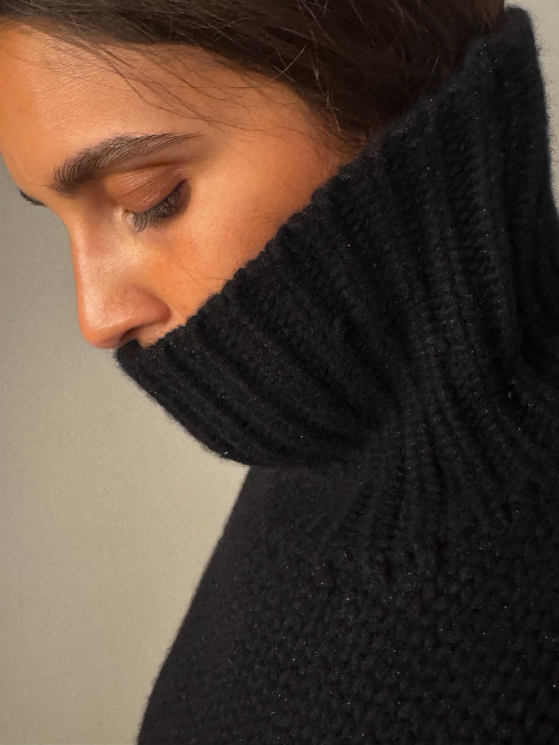 GABRIELLE SWEATER GLITTER - CAVIAR