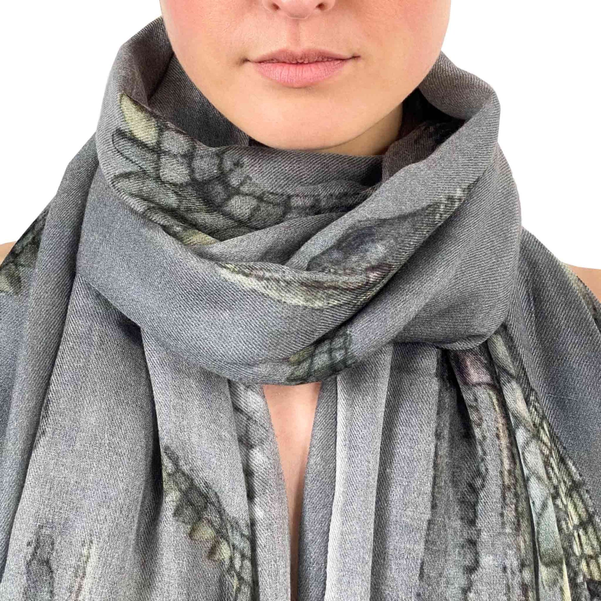 CROCODILE CASHMERE SCARF - GREY