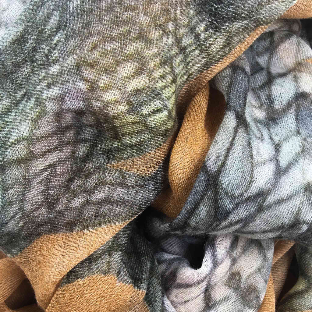 CROCODILE CASHMERE SCARF - JUTE