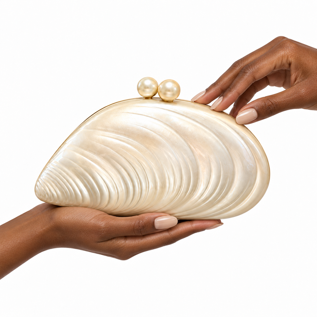 SHELL CLUTCH - CREAM