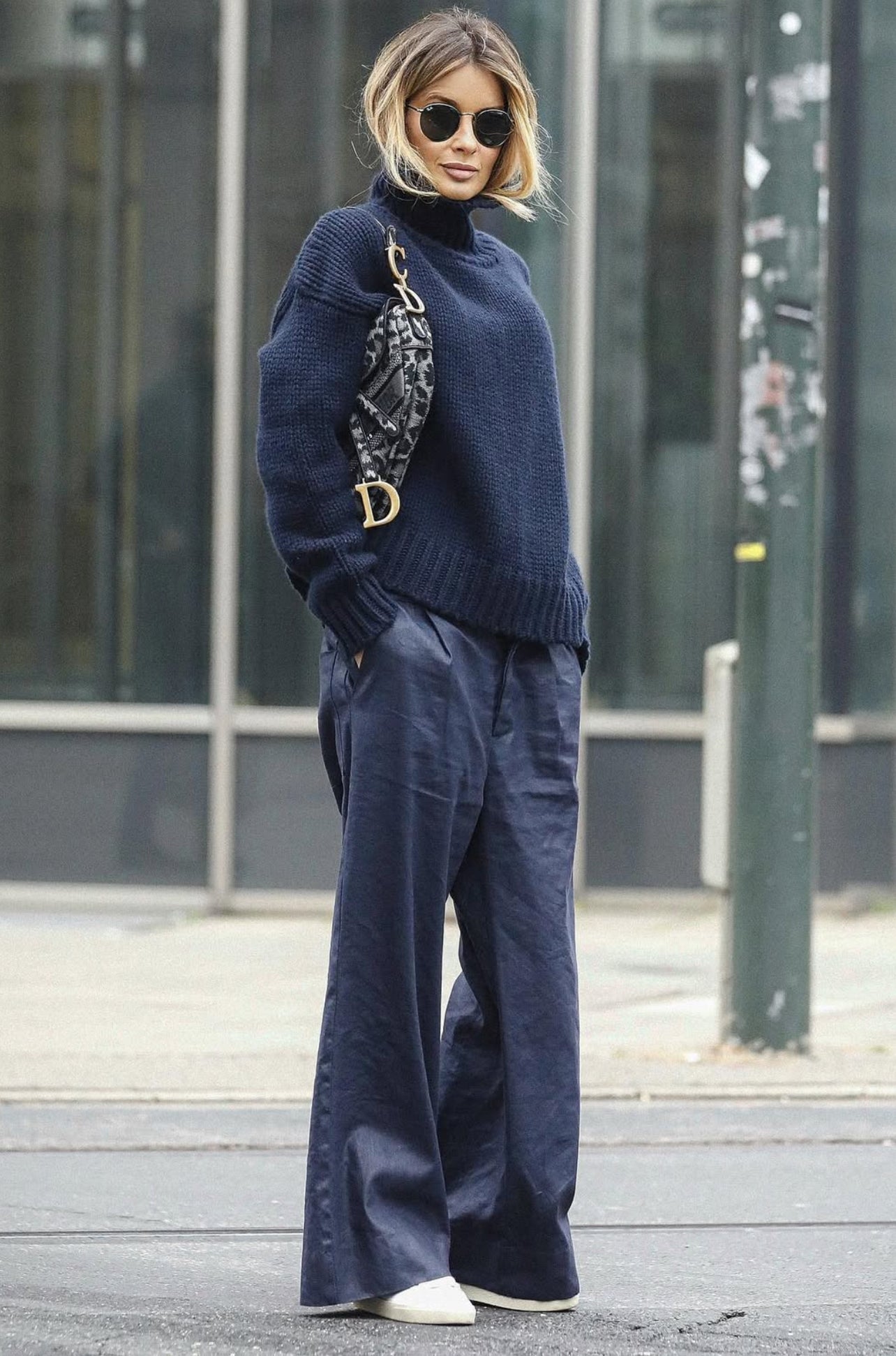 GABRIELLE SWEATER - NAVY