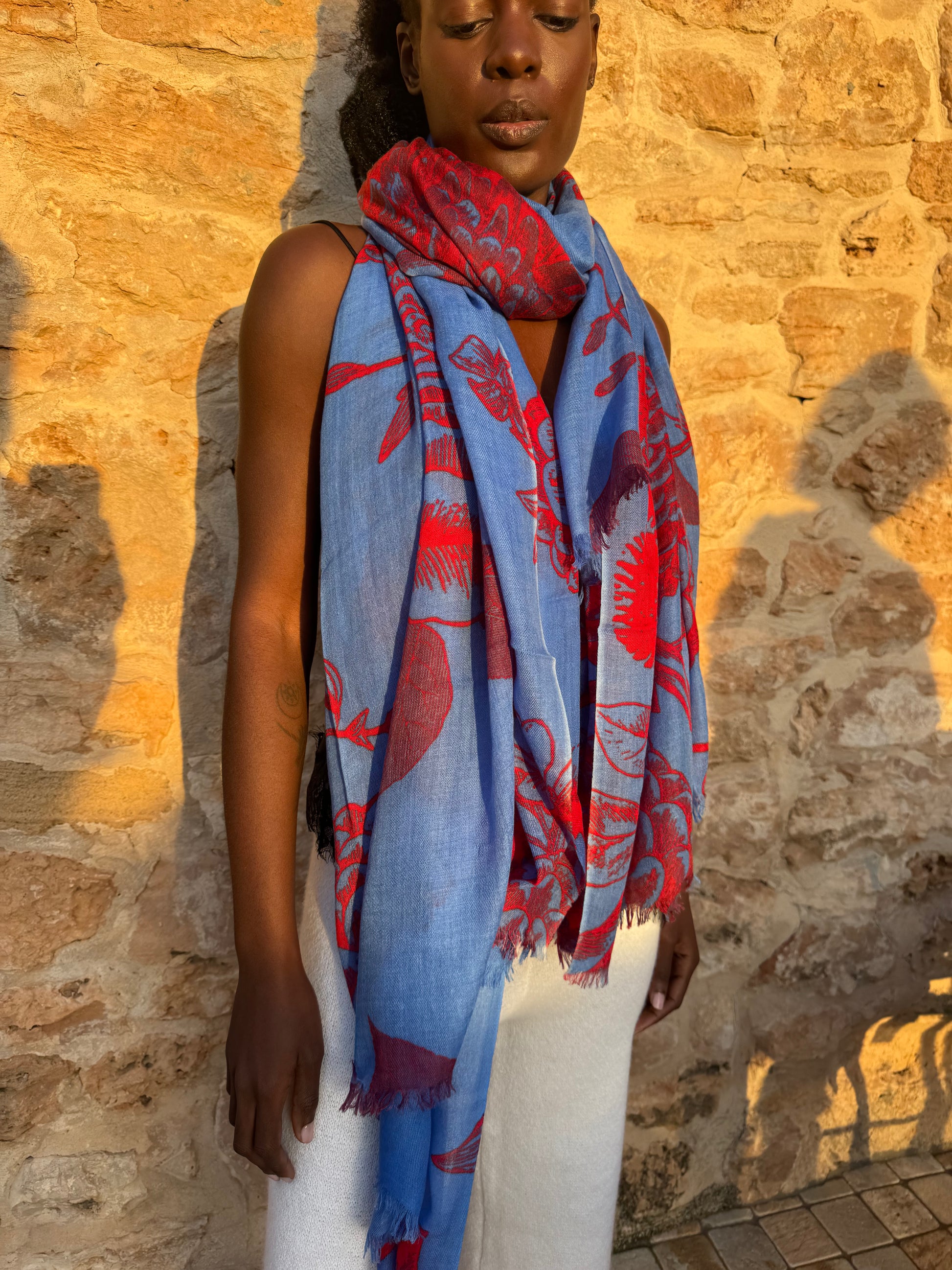 FLOWER EXPLOSION CASHMERE SCARF - azure/red