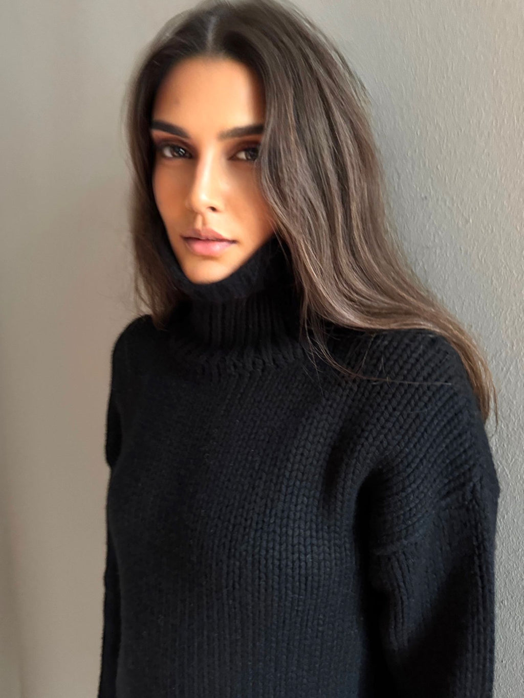 GABRIELLE SWEATER - BLACK