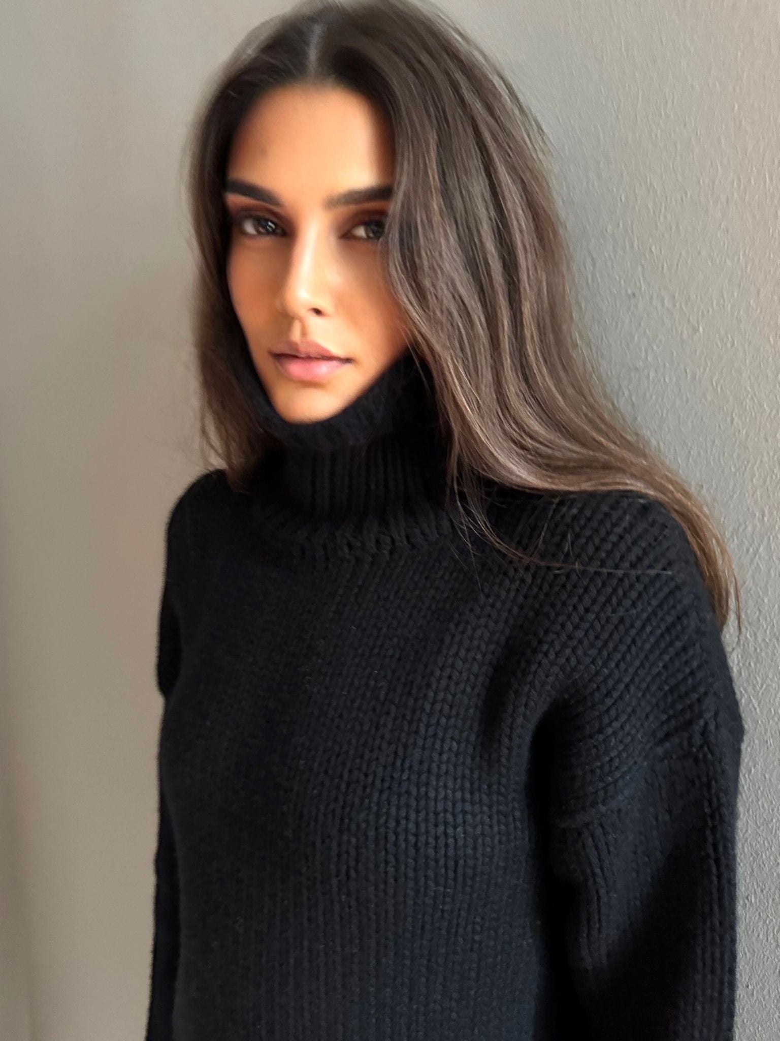 GABRIELLE SWEATER - BLACK