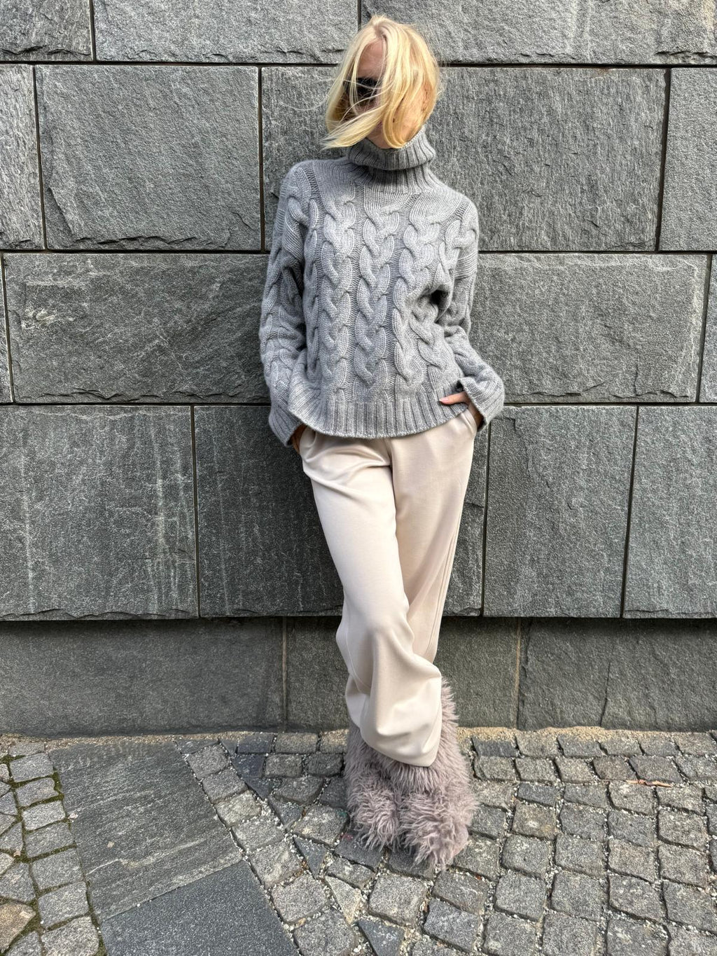 KABI SWEATER - HUSKY