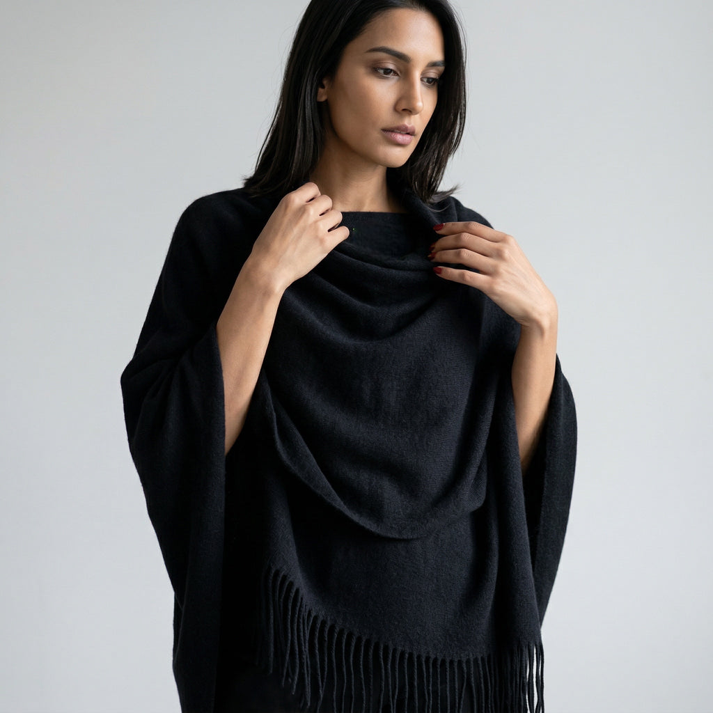 SHARON CAPE WITH FRINGES - BLACK
